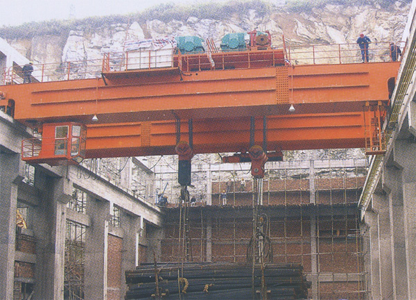 300-75T吊鉤橋式起重機